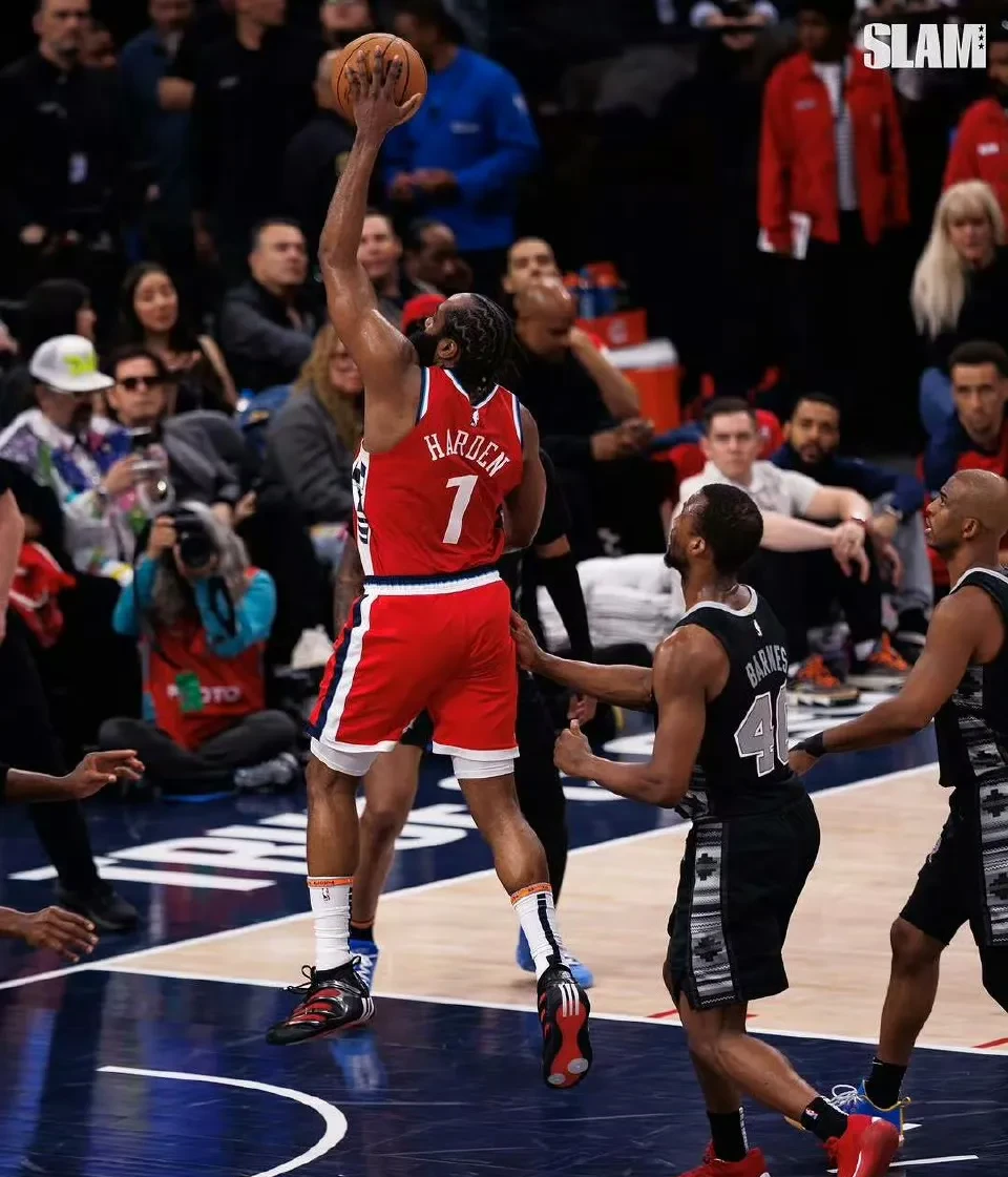 包含今晚突围战来临，洛杉矶快船围绕全明星赛手感冰凉，引发热议，资深球员宣示担当的词条